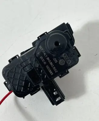 Porsche Cayenne (92A) Fuel tank cap lock motor 8K0862153E