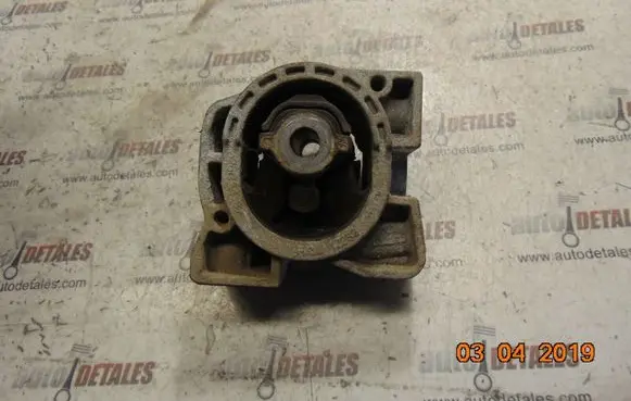 Mercedes-Benz B W245 Engine mount bracket A1692401018