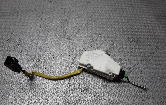 Fuel tank cap lock motor