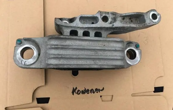 Engine mount vacuum valve