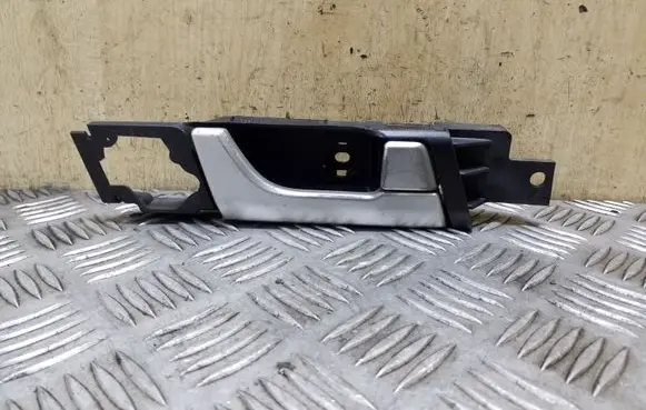 Chevrolet Captiva Front door interior handle SWC200402