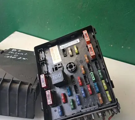 Volkswagen PASSAT B6 Fuse module