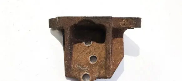 Mercedes-Benz CLS C219 Engine mounting bracket