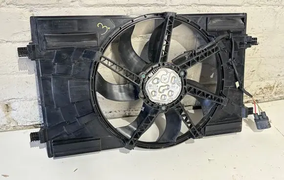 Volkswagen PASSAT B8 Radiator cooling fan shroud 5Q0121205S 5Q0121207AG