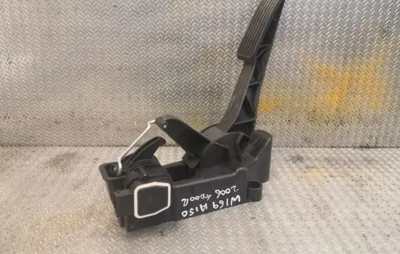 Mercedes-Benz A W169 Accelerator throttle pedal 1693000404