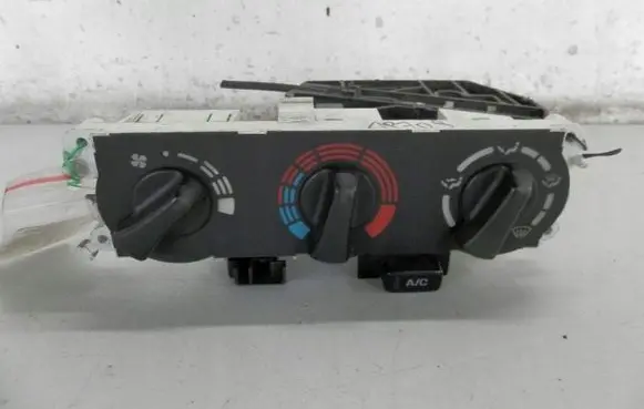 Nissan Primera Air conditioning/heating control unit 