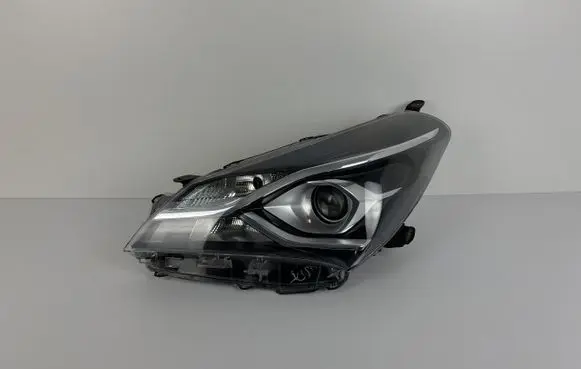 Toyota Yaris Headlight/headlamp 811700DL50