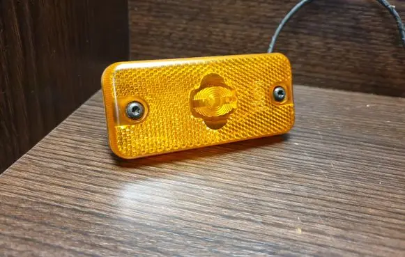Front fender indicator light