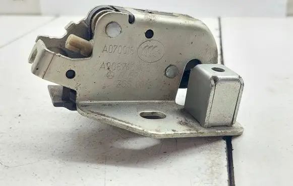 Mercedes-Benz Sprinter W906 Rear door lock A9067401135 A070016
