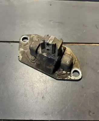 Volvo S80 Engine mount bracket 30748811