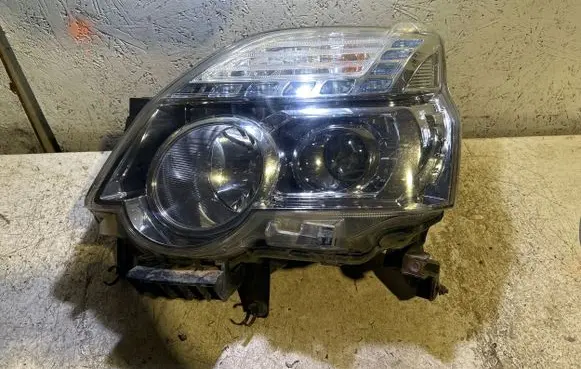 Nissan X-Trail T31 Headlight/headlamp