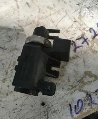 BMW 3 E46 Vacuum valve 70057901