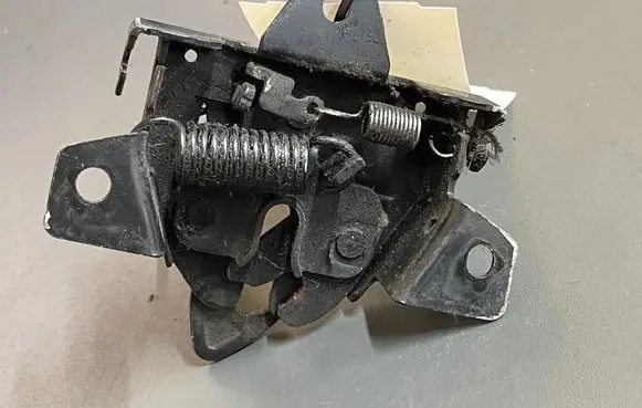 Hyundai Santa Fe Engine bonnet/hood lock/catch