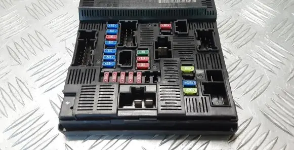 Nissan Navara D23 Fuse module 284B74JW2B