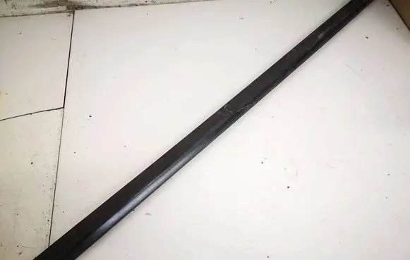 Hyundai ix35 Front door glass trim molding 