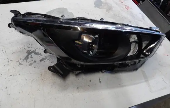 Toyota Yaris XP210 Headlight/headlamp