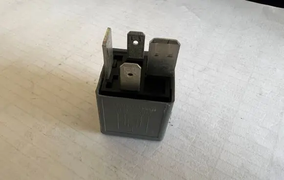 Volkswagen PASSAT B5 Other relay 8D0951253 370