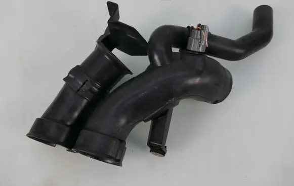 Nissan Almera Tino Air intake hose/pipe 4U315