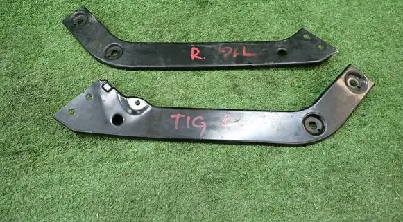 Volkswagen Tiguan Headlight/headlamp mounting bracket 