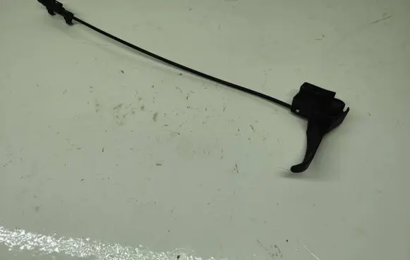 Volkswagen PASSAT B5.5 Engine bonnet (hood) release handle 3B1823533