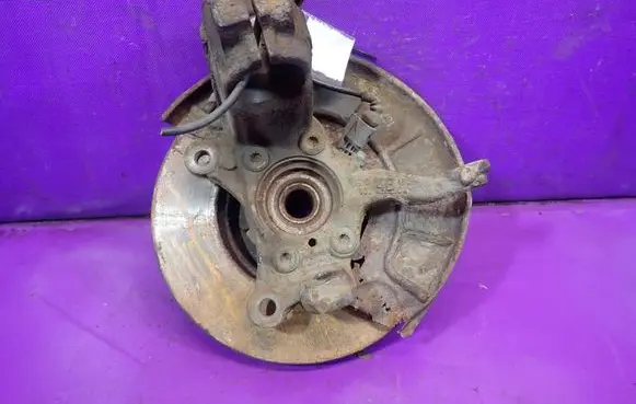 Volkswagen Touran I Front wheel hub spindle knuckle