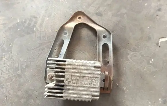 Mercedes-Benz A W168 Coolant fan relay 0275458032
