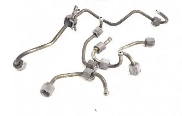 Fuel injector supply line/pipe