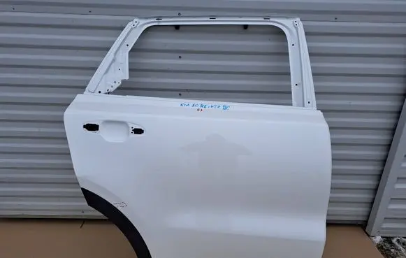 KIA Sorento IV Rear door 