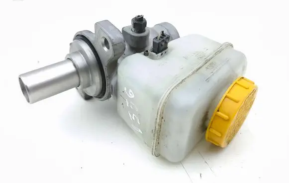 Master brake cylinder