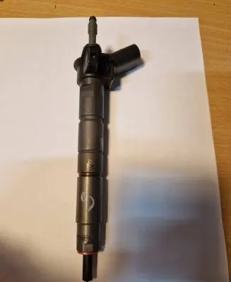 BMW 7 G11 G12 Fuel injector 8571565