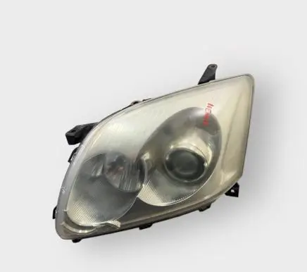 Toyota Avensis T250 Headlight/headlamp 