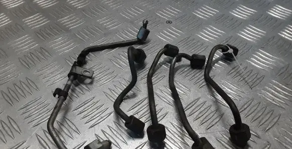 Fuel injector supply line/pipe