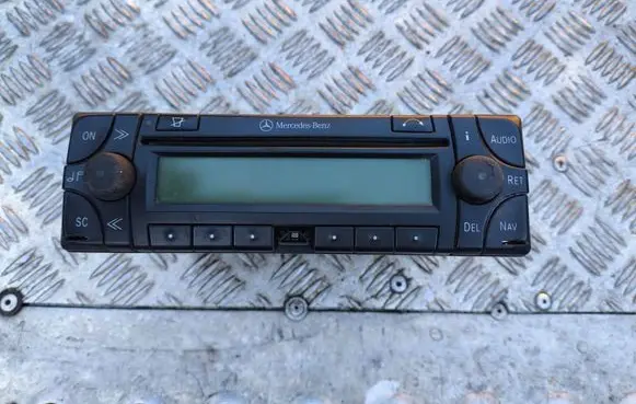 Mercedes-Benz 208 308 Radio/GPS head unit trim 31093409 A2088200285