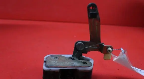 Renault Master II Rear door lock 351343