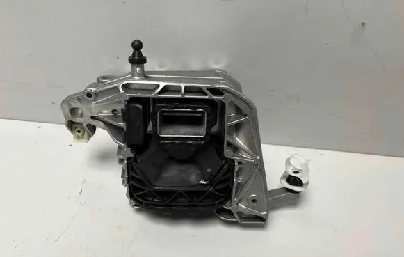 BMW X2 U10 Engine mount bracket 9423376