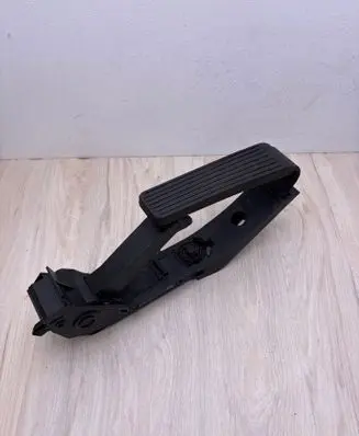 Mercedes-Benz S W221 Accelerator throttle pedal A2203000104