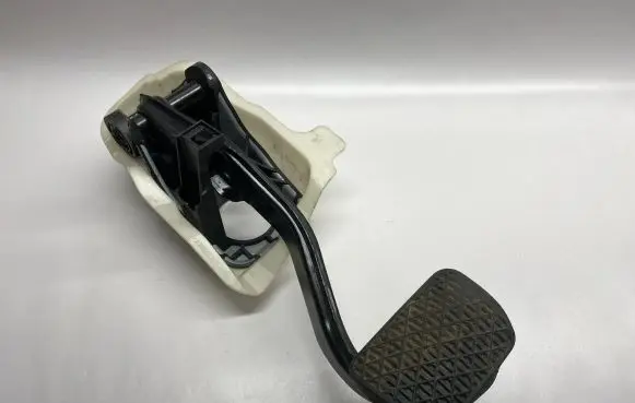 Mercedes-Benz C W205 Brake pedal A2222940001 A2052920515