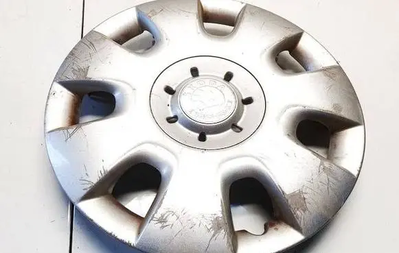 Skoda Fabia Mk2 (5J) R14 wheel hub/cap/trim 5j0601147a