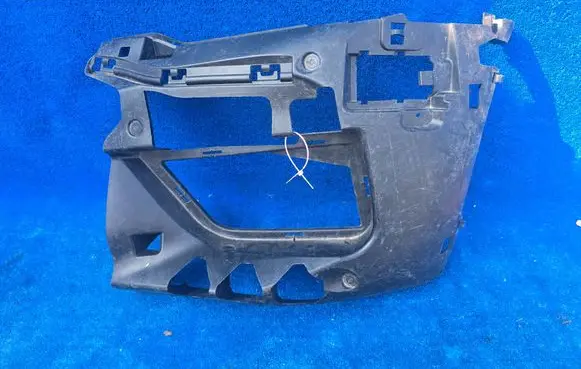 BMW M5 F90 Front bumper mounting bracket 8065319