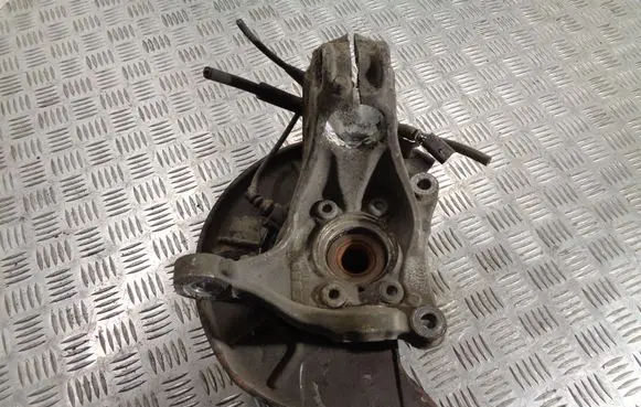 Volkswagen PASSAT B7 Front wheel hub 1K0615311F