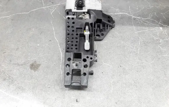 Audi A4 Allroad B8 Front door exterior handle/bracket 8T1837885B