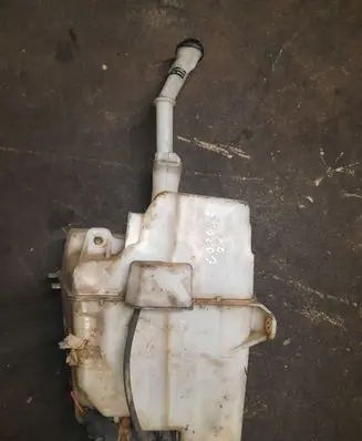 Toyota Corolla E110 Windshield washer fluid reservoir/tank