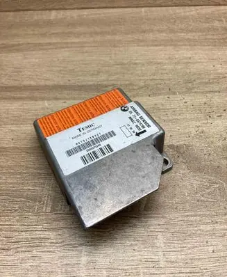 BMW 5 E39 Airbag control unit/module 8374799