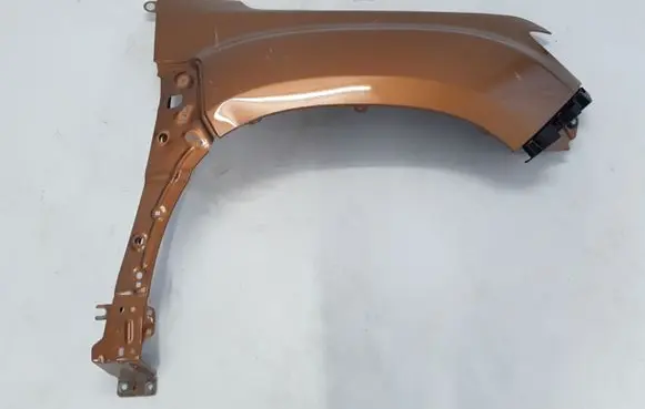 Dacia Duster II Fender 631006076R