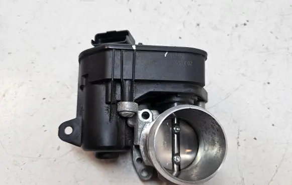 Peugeot 208 Throttle valve 9801942080