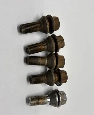 Volvo XC90 Anti-theft wheel nuts and lock 