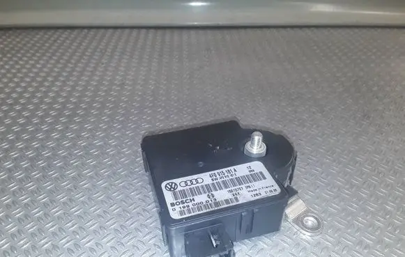 Audi A6 S6 C6 4F Power management control unit 4F0915181A 0199000013