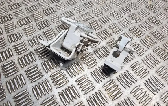 Rear door hinge set