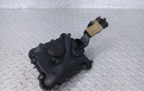 Audi A8 S8 D4 4H Oil breather separator 06E103547L