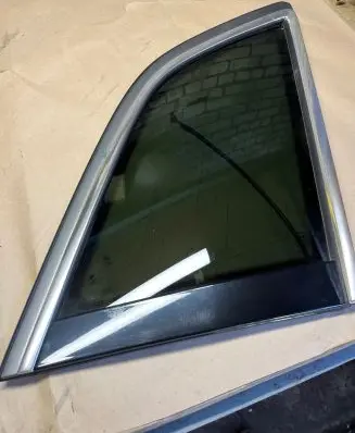 Audi Q7 4L Rear side window 43R001604 E000231